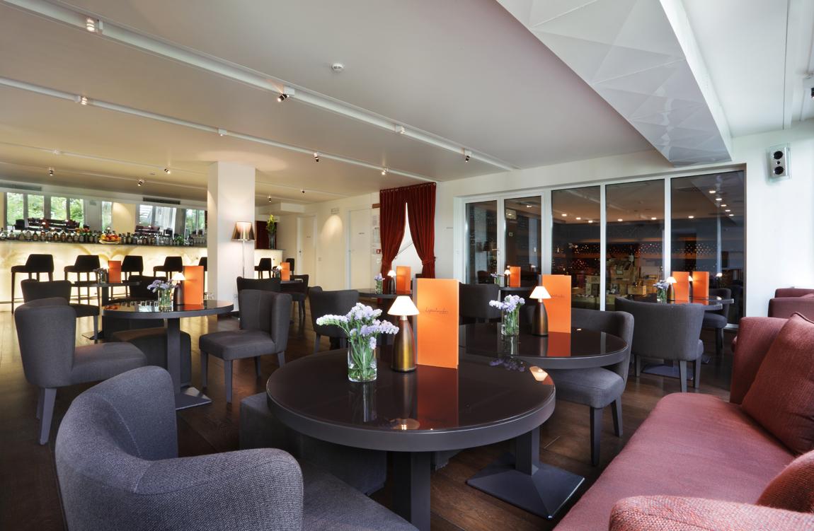 Magna Pars L'Hotel A Parfum, Small Luxury Hotels Of The World Milán Exteriér fotografie The lounge at the airport
