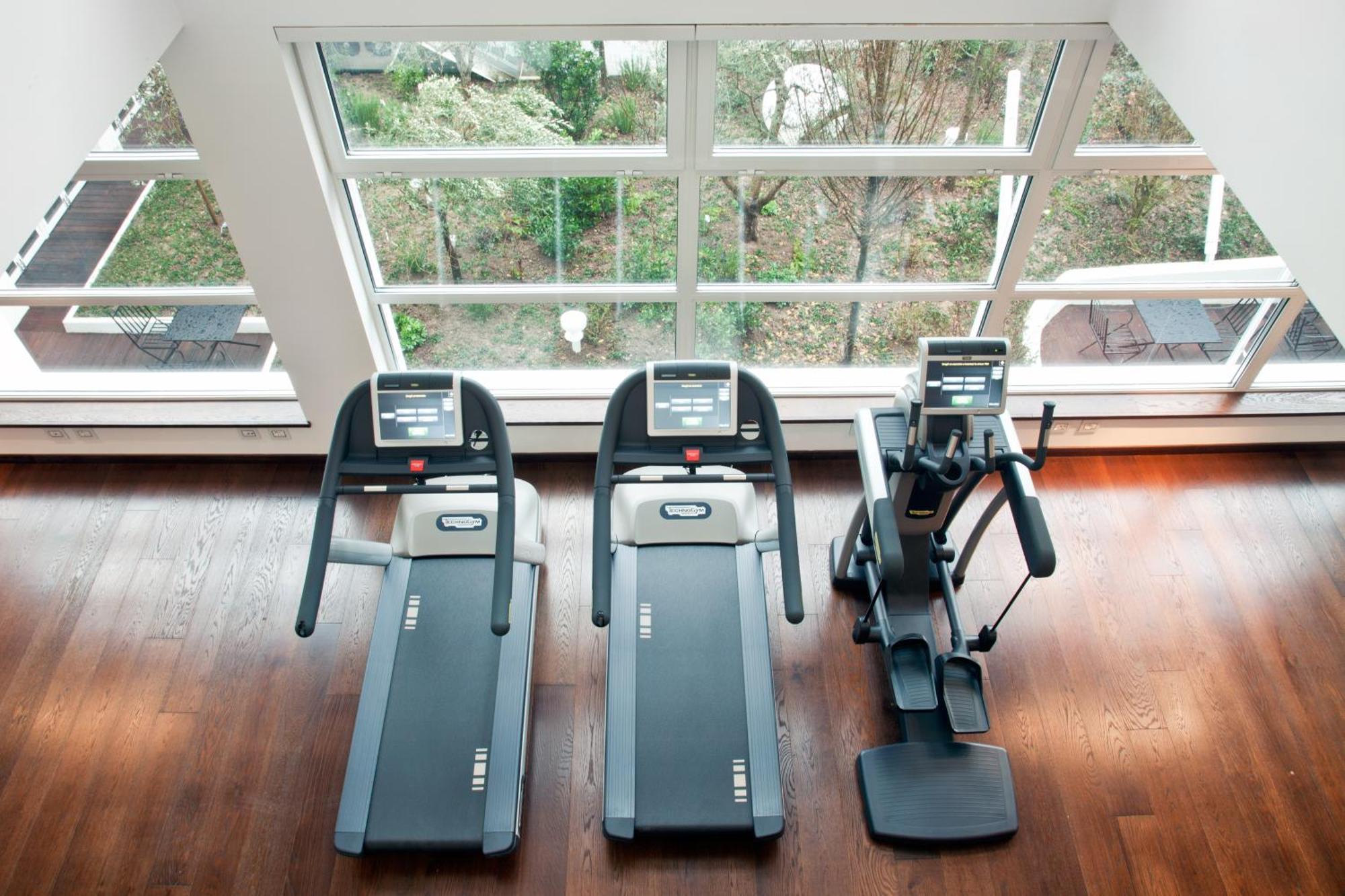 Magna Pars L'Hotel A Parfum, Small Luxury Hotels Of The World Milán Exteriér fotografie Treadmills and elliptical cross trainer