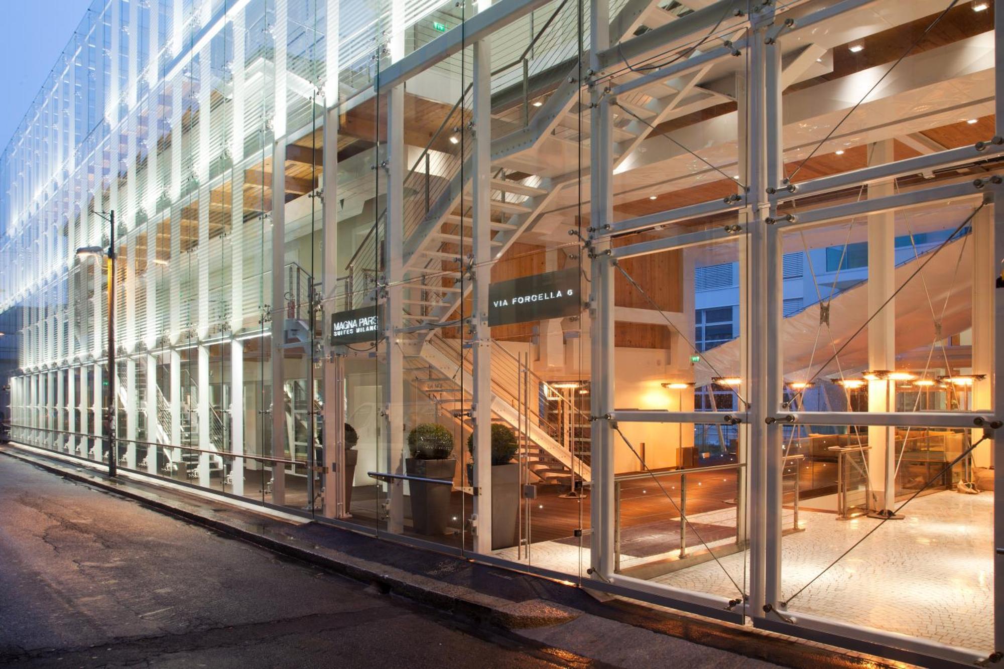 Magna Pars L'Hotel A Parfum, Small Luxury Hotels Of The World Milán Exteriér fotografie The new library building