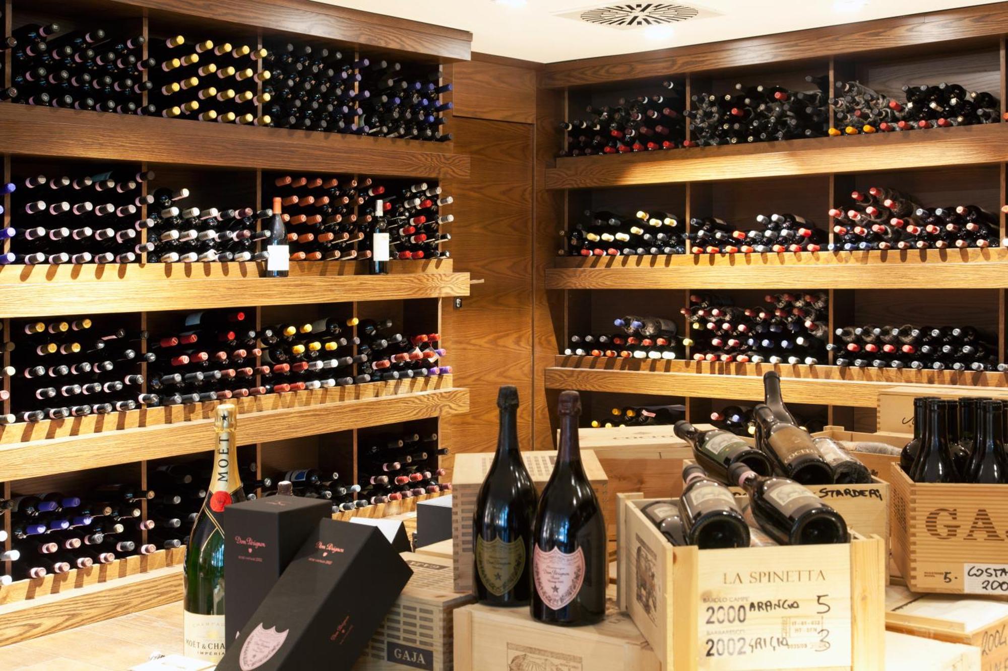 Magna Pars L'Hotel A Parfum, Small Luxury Hotels Of The World Milán Exteriér fotografie Wine cellar