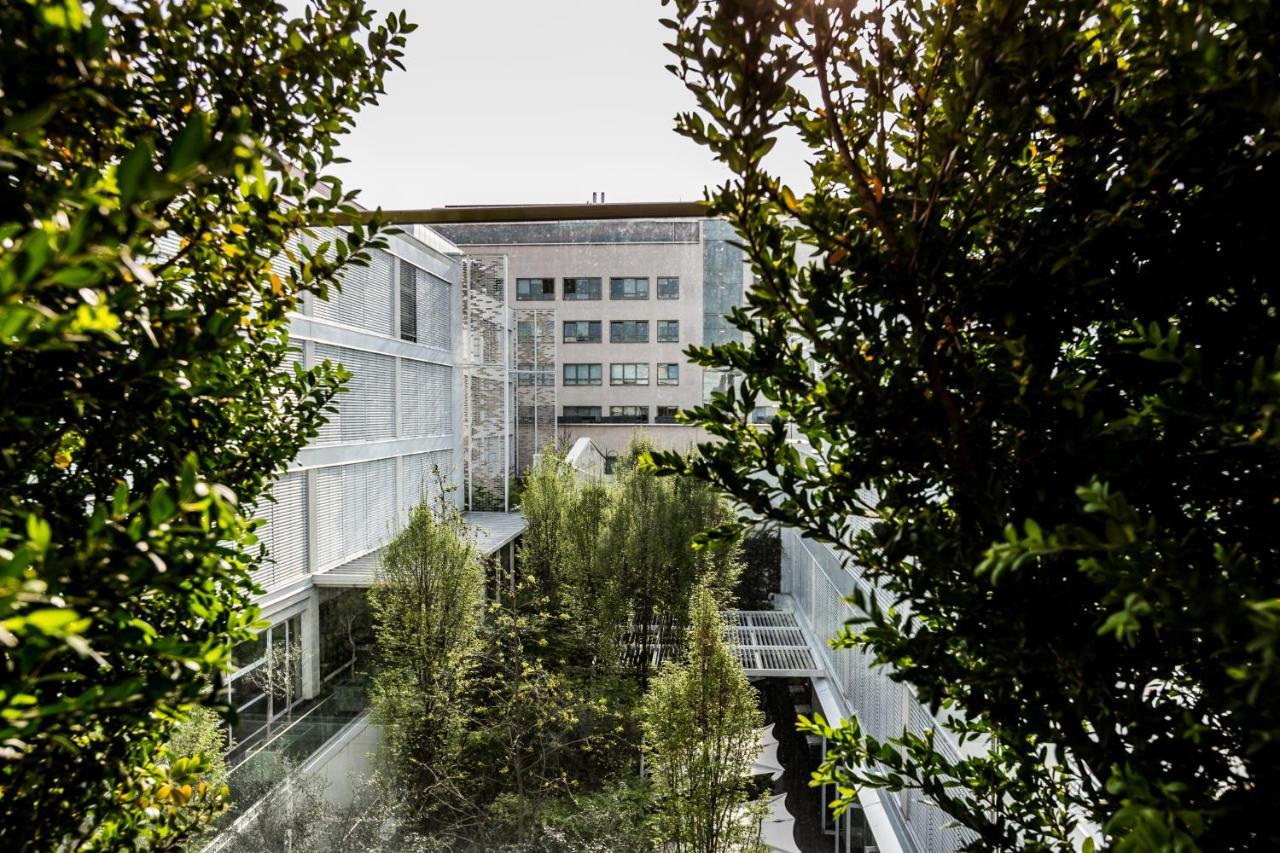 Magna Pars L'Hotel A Parfum, Small Luxury Hotels Of The World Milán Exteriér fotografie The new building of the University of Applied Sciences and Medical University of Southern Tyrol