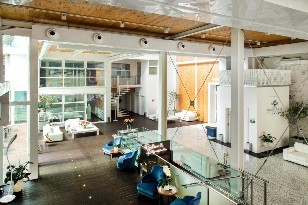 Magna Pars L'Hotel A Parfum, Small Luxury Hotels Of The World Milán Exteriér fotografie Interior of the Business and Management Building
