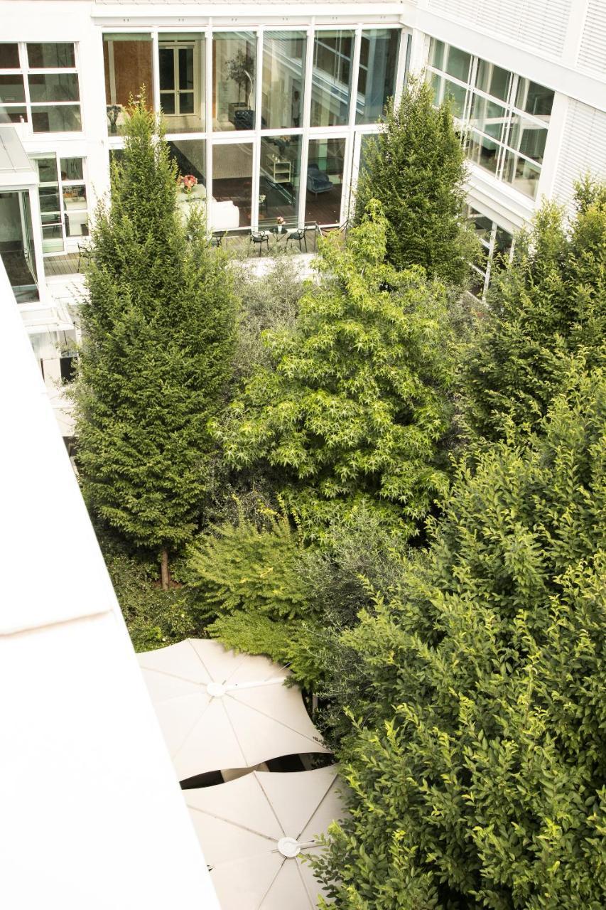 Magna Pars L'Hotel A Parfum, Small Luxury Hotels Of The World Milán Exteriér fotografie The garden