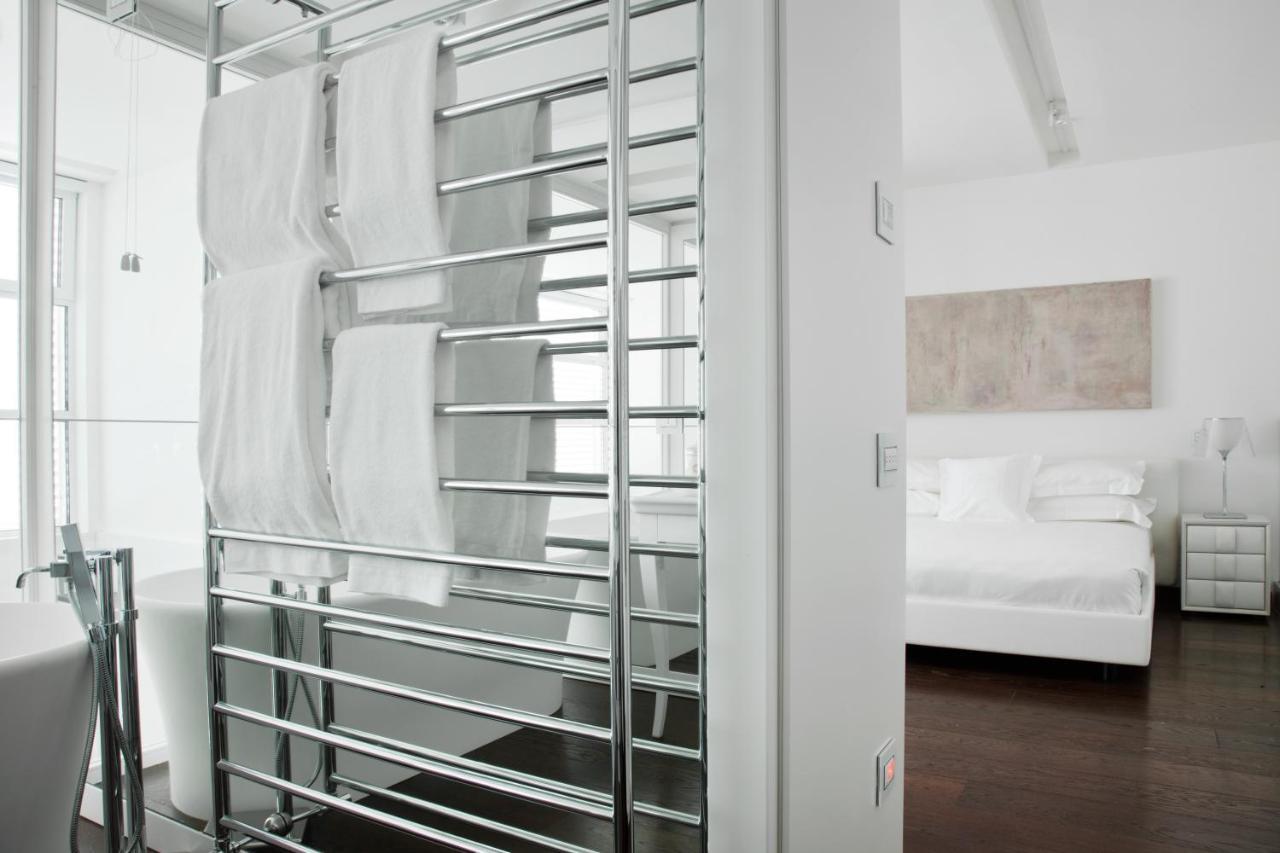 Magna Pars L'Hotel A Parfum, Small Luxury Hotels Of The World Milán Pokoj fotografie A towel warmer